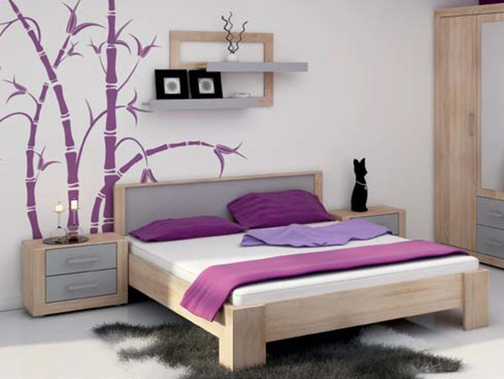 Elegantan bračni krevet Viki s visokim uzglavljem. Površina za spavanje je 160 cm, a krevet se isporučuje bez podnice od lamela. Za krevet je potrebno kupiti jedan madrac 160 x 200 cm ili dva madraca 200 x 80 cm.
