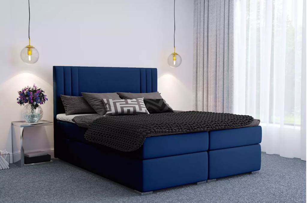 Boxspring bračni krevet modernog dizajna za najudobniji san. Cijeli krevet je presvučen tkaninom. Donji bonell madraci su umetnuti u drveni okvir. 