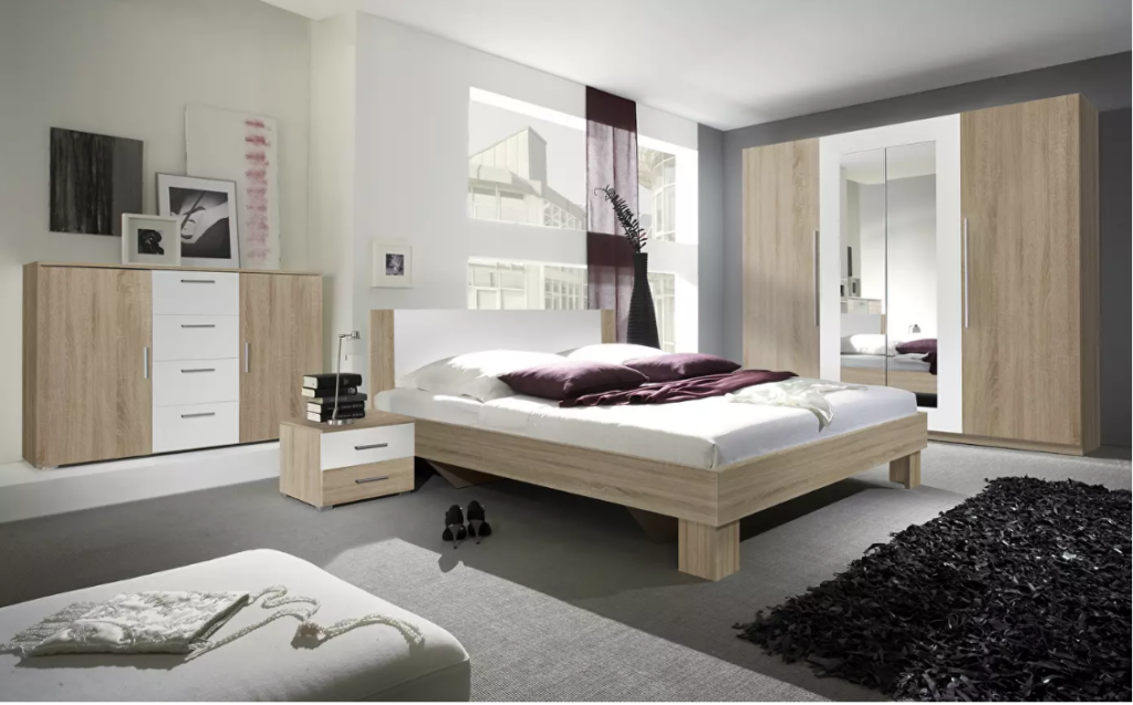 Spavaća soba Verwood spaja moderan dizajn i kvalitetne materijale koji će vam osigurati kvalitetan san. Osim kreveta, u cijenu su uključena i dva noćna ormarića.
