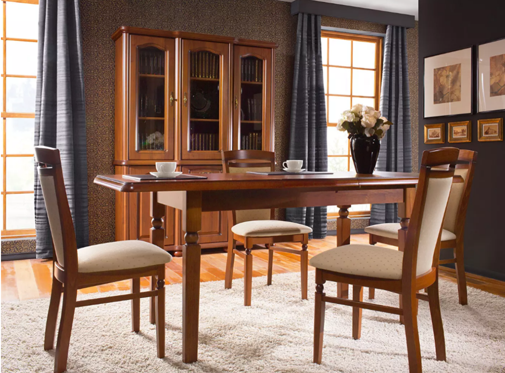 Blagovaonski set Natalia se sastoji od blagovaonskih stolica, vitrine i komode