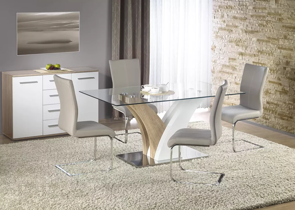 Blagovaonski stol sa staklom u kombinaciji sa lijepim stolicama može vam pružiti ugodan i praktičan blagovanski set za vašu blagovaonicu