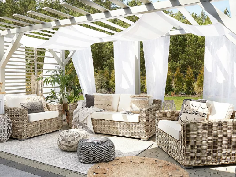 Vrt na krovu pruža ne samo lijep, već i funkcionalan dodatni prostor za vaš dom, poboljšavajući kvalitetu života i doprinoseći održivosti vašeg okoliša.