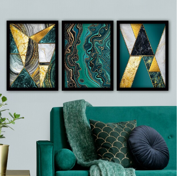 Glamour stil usmjeren je na luksuz, eleganciju i sjaj. Tipični su zlatni i srebrni akcenti, luksuzni materijali i sjajni površinski obrti.