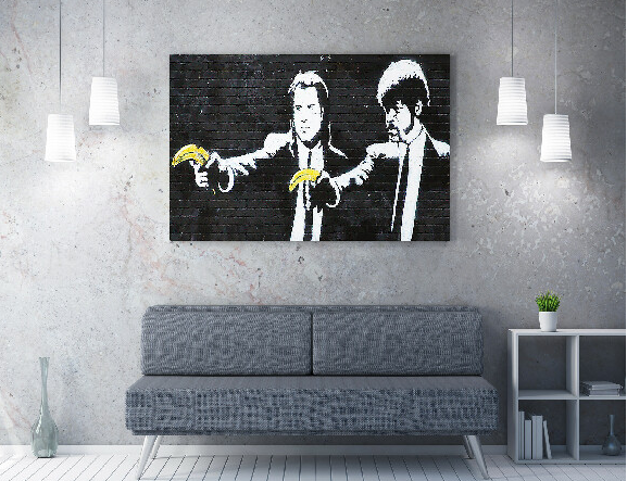 Industrijski ili loft stil, inspiriran starim tvornicama, prepoznaje se po svojoj sirovosti i urbanom izgledu. Karakteristični su izloženi zidovi od cigle, metalni elementi i veliki otvoreni prostori.