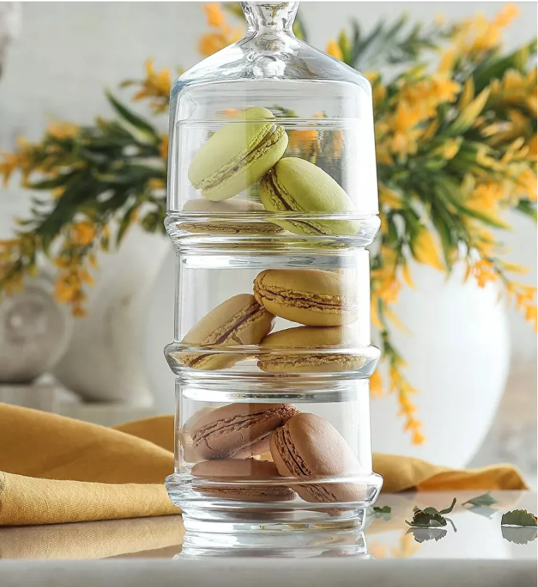 Staklene zdjele osobito su popularne zbog svoje prozirnosti i sposobnosti da prikažu sadržaj, što olakšava pronalazak onoga što tražite. Otporne su na mirise i mrlje, što ih čini idealnima za pohranu različitih vrsta hrane.