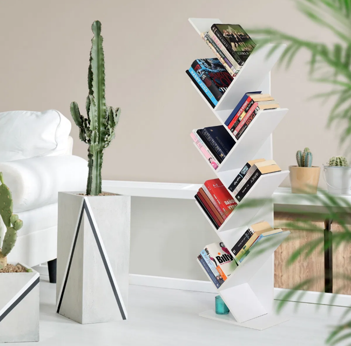 Pogled na pune police u nama budi osjećaj ugode, intelektualne stimulacije i određeni ponos – knjižnica je pomalo i naša osobna vizitka.