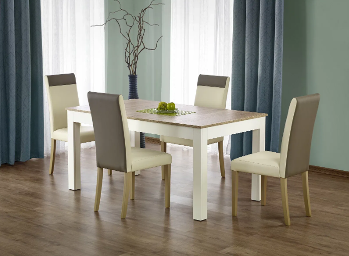 Blagovaonski stol s drvenim nogama i četiri tapecirane stolice u moderno uređenoj blagovaonici.